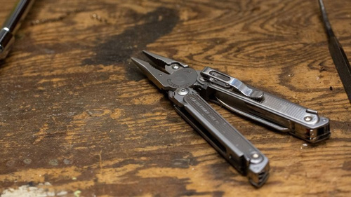 Leatherman - FREE P2 Multitool - 832638