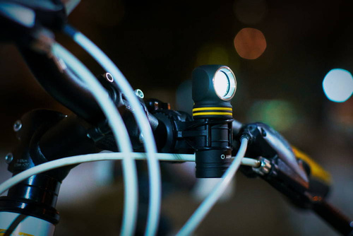 Armytek - Wiederaufladbare LED-Taschenlampe / Stirnlampe Elf C1 - Weiß Licht - 1000 lm - F05003C