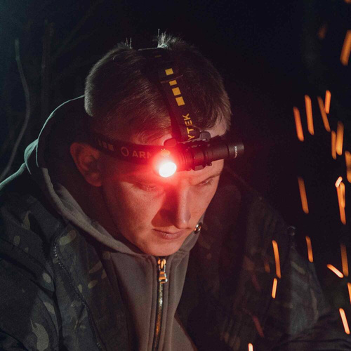 Armytek - Stirnlampe Wizard C2 WR - Magnetisches Ladegerät - 1100 lm - 18650 - Schwarz - F06901C