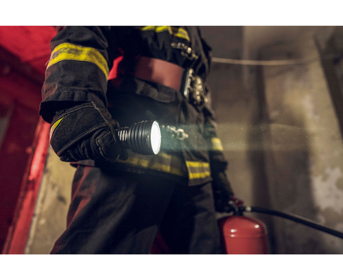 Armytek - Taktische Taschenlampe Barracuda Pro Max - Blitzlicht - 2800 lm - Schwarz - F10501PC