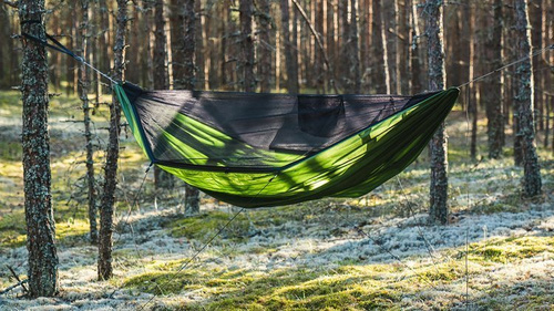 Lesovik - Wanderhängematte DRAKA mit Moskitonetz und Aufhängung SNEKA - Treetop Green