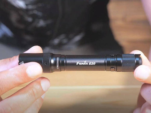 Fenix - E20 V2.0 Taschenlampe - 350 Lumen